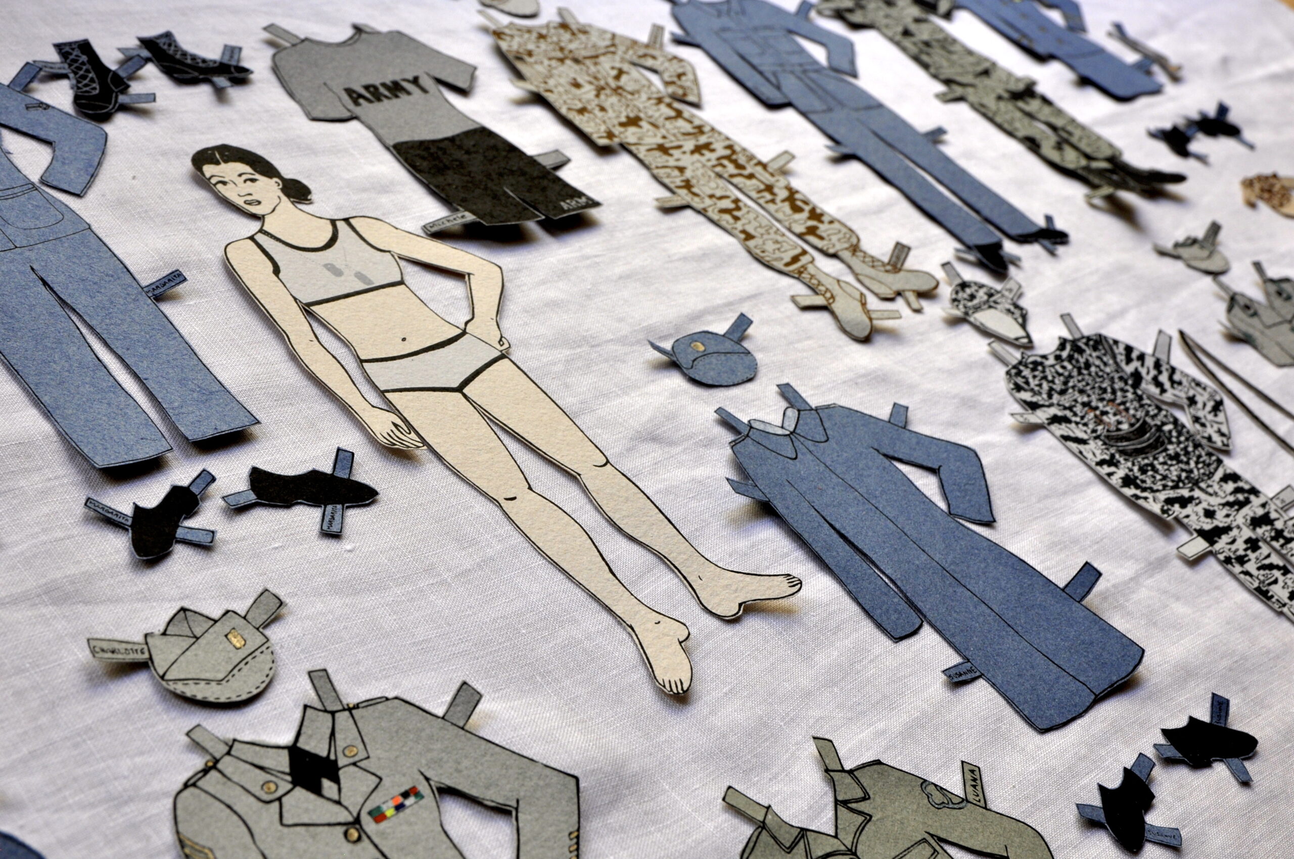Paper Dolls Limited Edition - Image 4